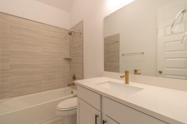 Building Photo - 124 Shagbark Trl