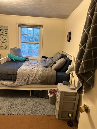 Building Photo - 102 Longmeadow Ln