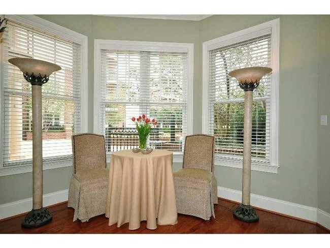 Building Photo - 3635 E Paces Cir