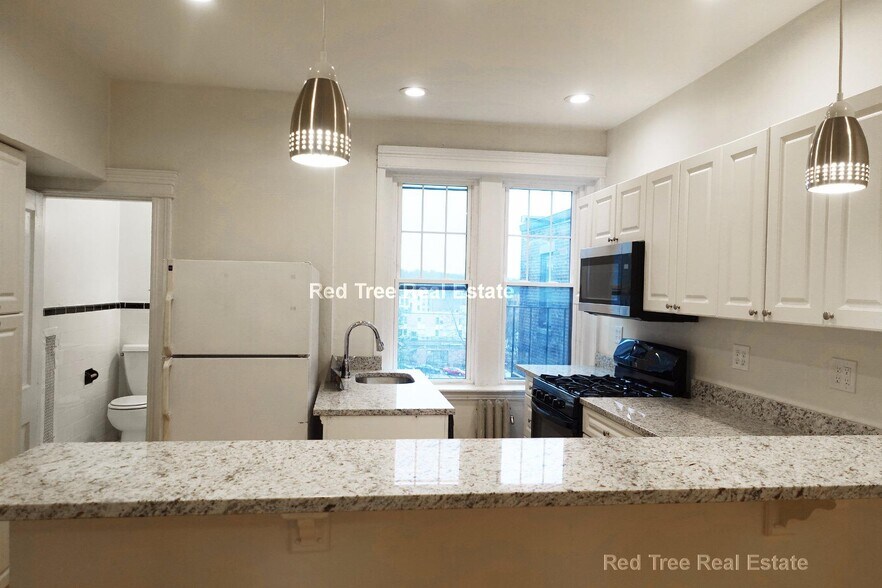 Building Photo - 1872 Commonwealth Ave