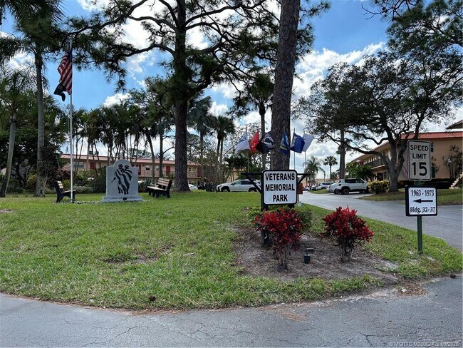 Building Photo - 1903 SW Palm City Rd
