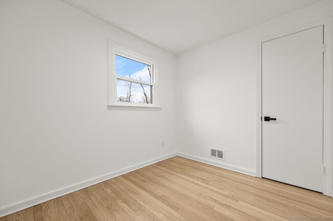 Building Photo - 141 Ridgewood Dr