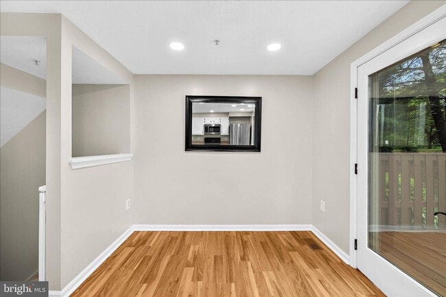 Building Photo - Beautiful End Unit Townhome in Bluffs At Deep Creek!