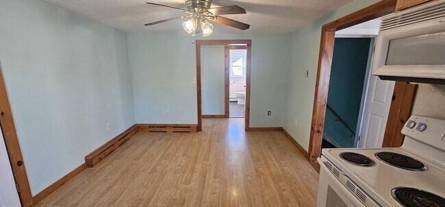 Building Photo - 123 Scott St