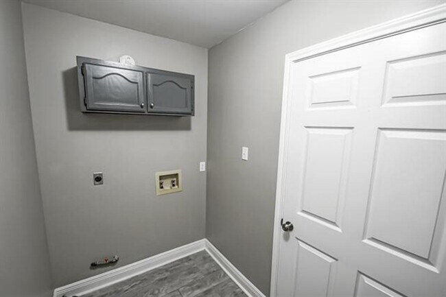 Building Photo - Lovely updated home in Suncrest Subdivision