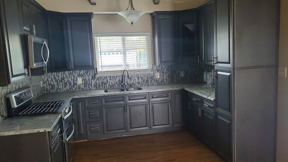 Building Photo - 2612 El Goya Dr