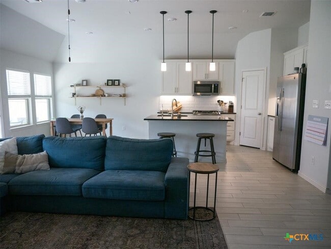 Building Photo - 292 Eagle Ford Dr