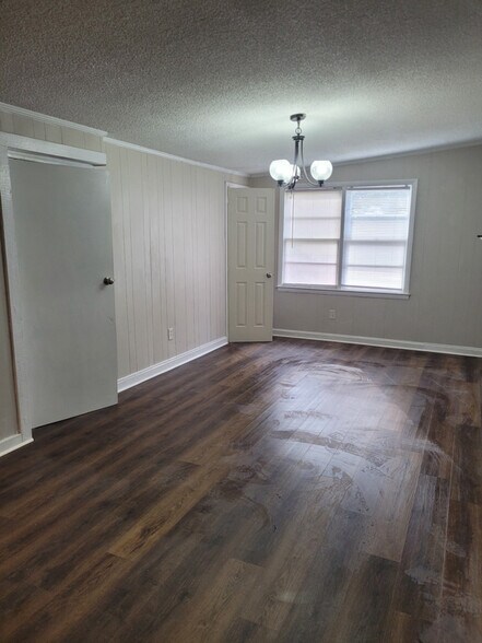 Building Photo - 207 Dogwood Dr