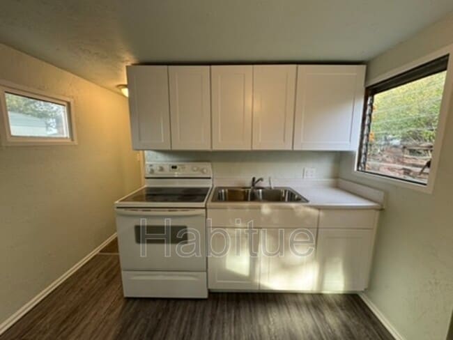 Primary Photo - 2318 W Targee St