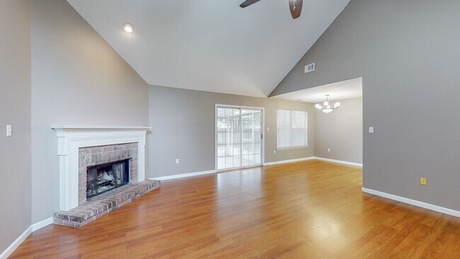 Building Photo - 3 Bedroom 2 Bathroom Home - Hope Creek Subdivision - Richmond Hill