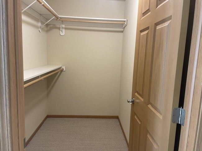 Building Photo - 2635 Parkfield Dr