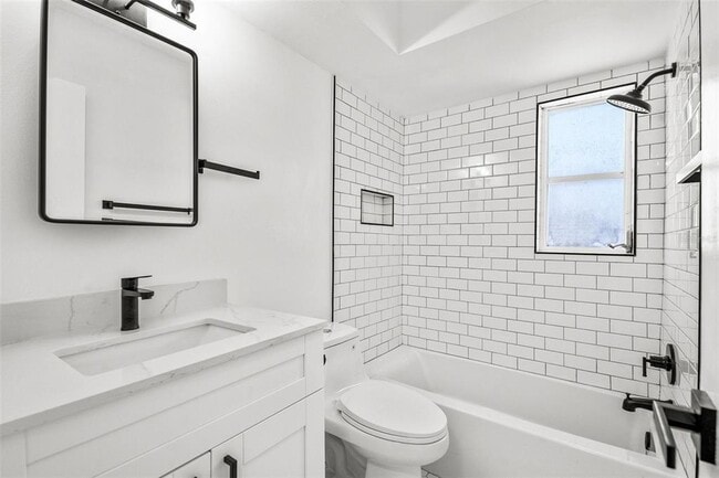 Building Photo - 300 S Nimbus Ave