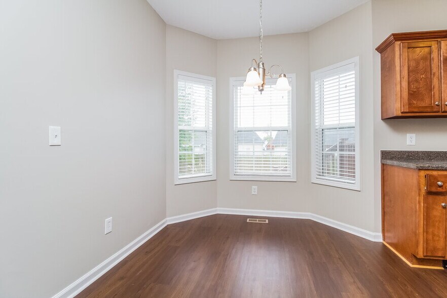 Building Photo - 3411 Wellington Pl