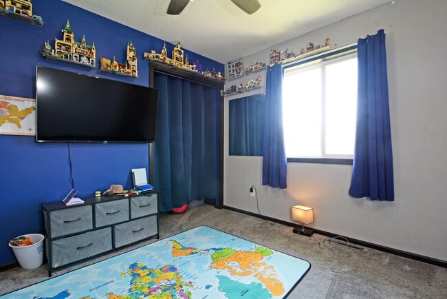 Building Photo - Spacious 4-Bedroom Gem in Buffalo with 3-C...