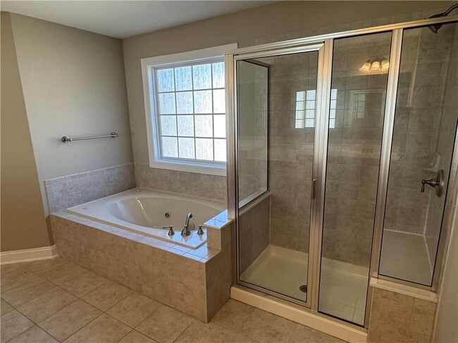 Building Photo - 7411 Redbud Loop
