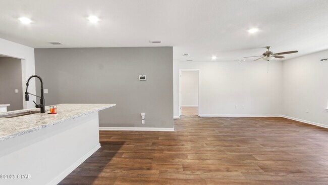 Building Photo - 4028 Silver Spur Rd