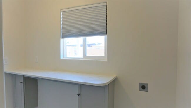 Building Photo - 523 N Leonardo De Vinci Dr