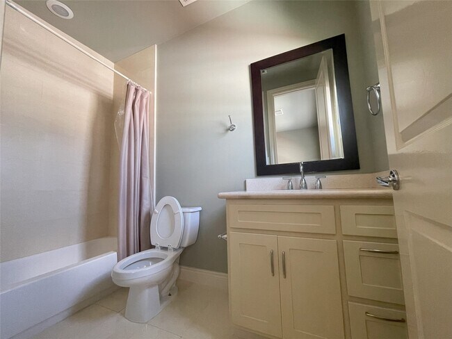 Building Photo - 3138 Pemberton Walk