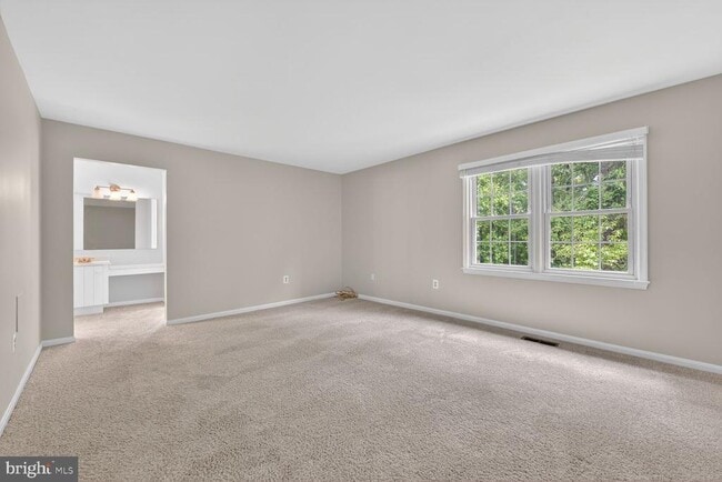Building Photo - 2832 Kelly Square