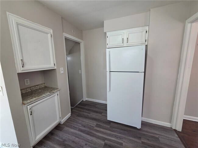 Building Photo - 1361 Villa Dr