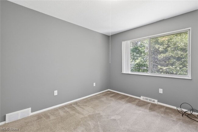 Building Photo - 9582 Fernwood Dr