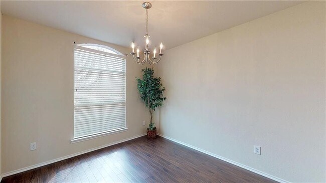 Building Photo - 9948 Southgate Dr