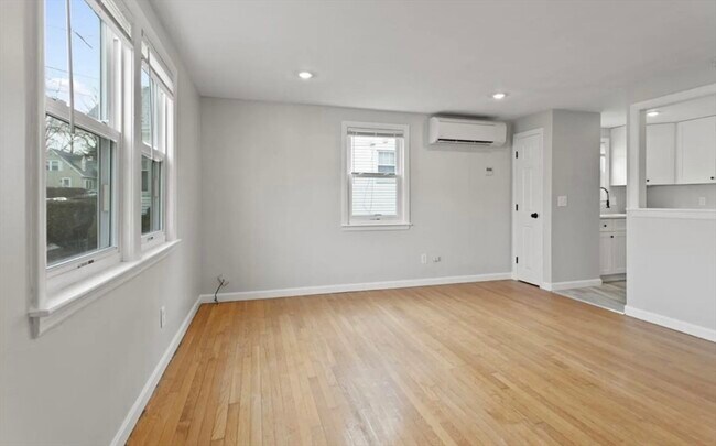 Building Photo - 3 Sagamore St
