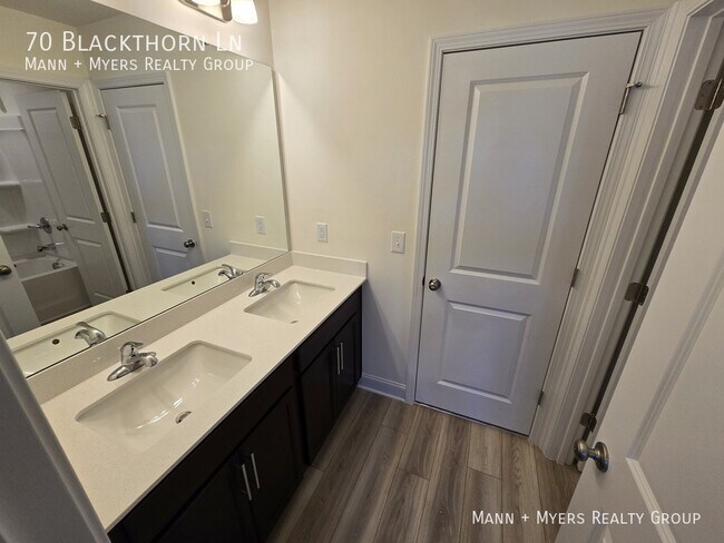 Building Photo - 70 Blackthorn Ln