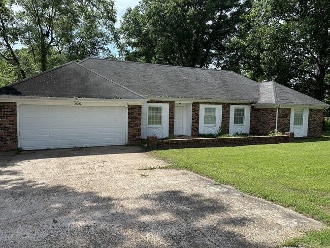 Primary Photo - 3621 Forest Hill Rd