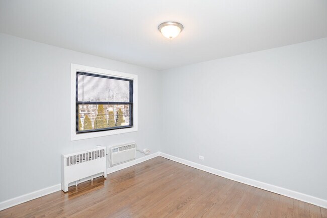 Building Photo - 6807 N Ridge Blvd