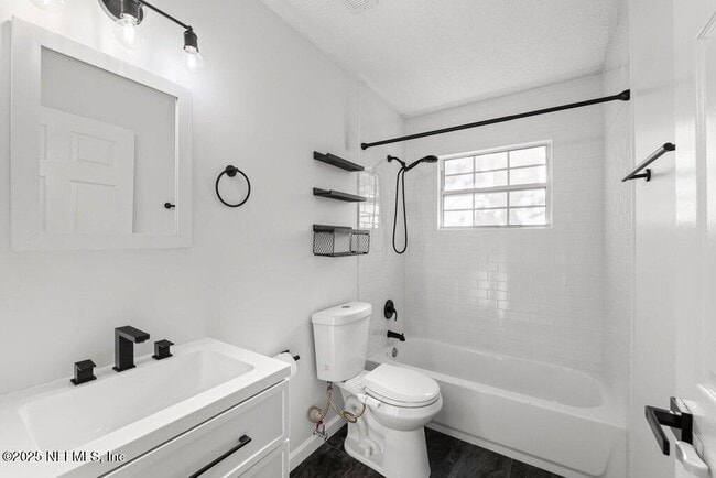 Building Photo - 11434 Wandering Pines Ln