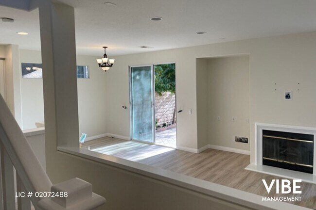 Building Photo - Beautifully updated Verdigris 3 bedroom Single Family Home with Sunset Views!