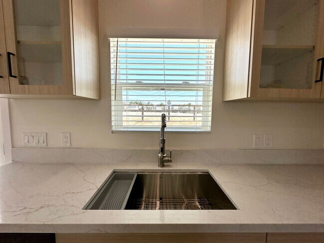 Building Photo - LUXE NEW BUILD ON PROPERTY IN MENIFEE!