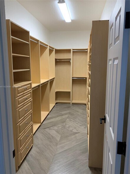 Building Photo - 6013 NW 56th Dr