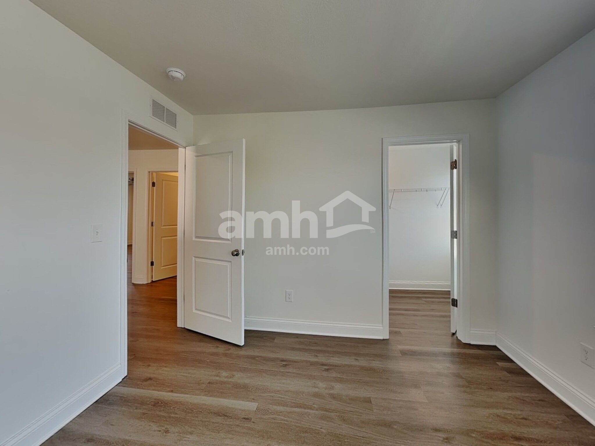 Building Photo - 9016 Henley Ave