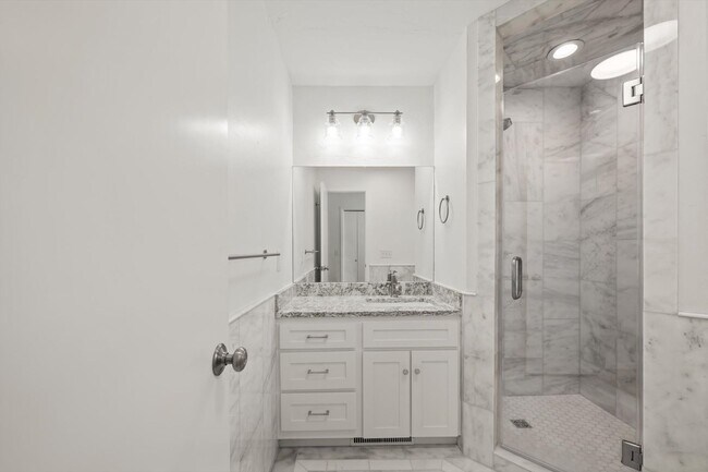 Building Photo - Modern Details and Interiors to a sought-a...