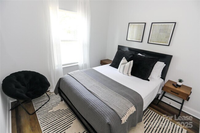 Building Photo - 2734 Kendrick Ave