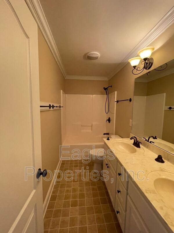 Building Photo - 107 Brighton Dr