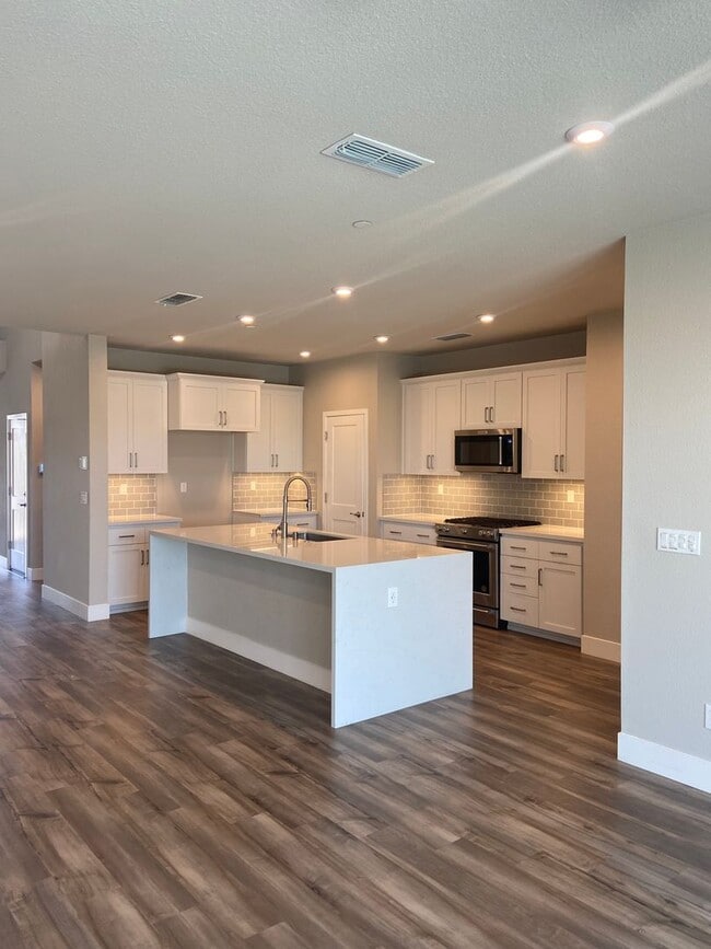 Building Photo - El Dorado Hills  - Saratoga Estates, Gated Community. 4 Bdrm, 3 Bath