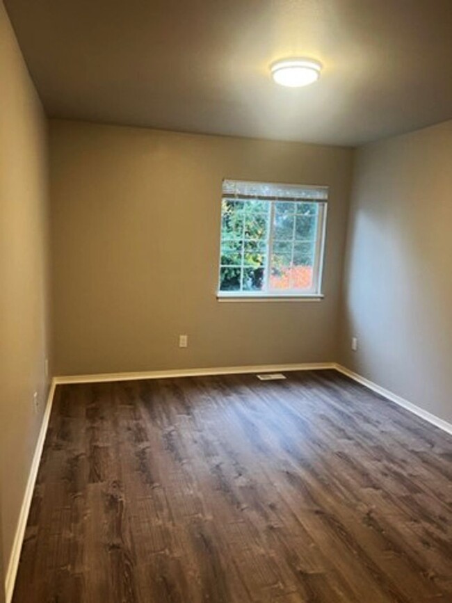 Building Photo - Fully renovated Renton Highlands 3-bedroom...