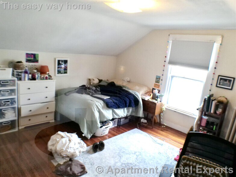 Building Photo - 26 Dover St