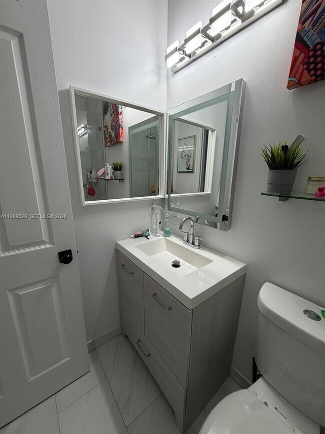 Building Photo - 1022 NE 42nd Terrace