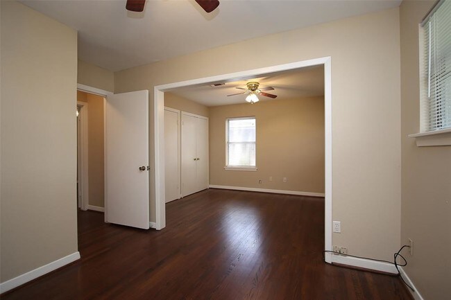 Building Photo - 5036 De Milo Dr