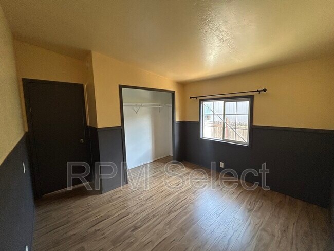 Building Photo - 554 Sanford Ave