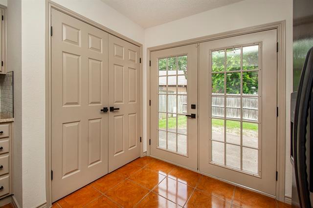 Building Photo - 1609 Brentwood Dr