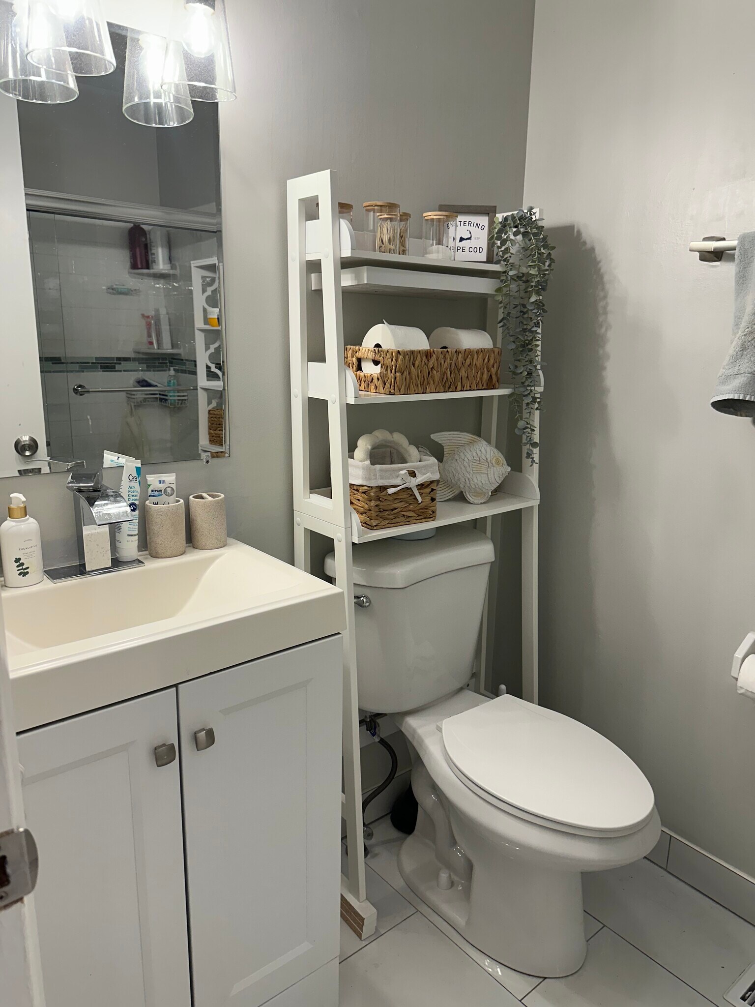 bathroom - 65 Ellsworth St