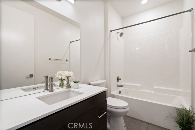 Building Photo - 2700 E Chaucer St