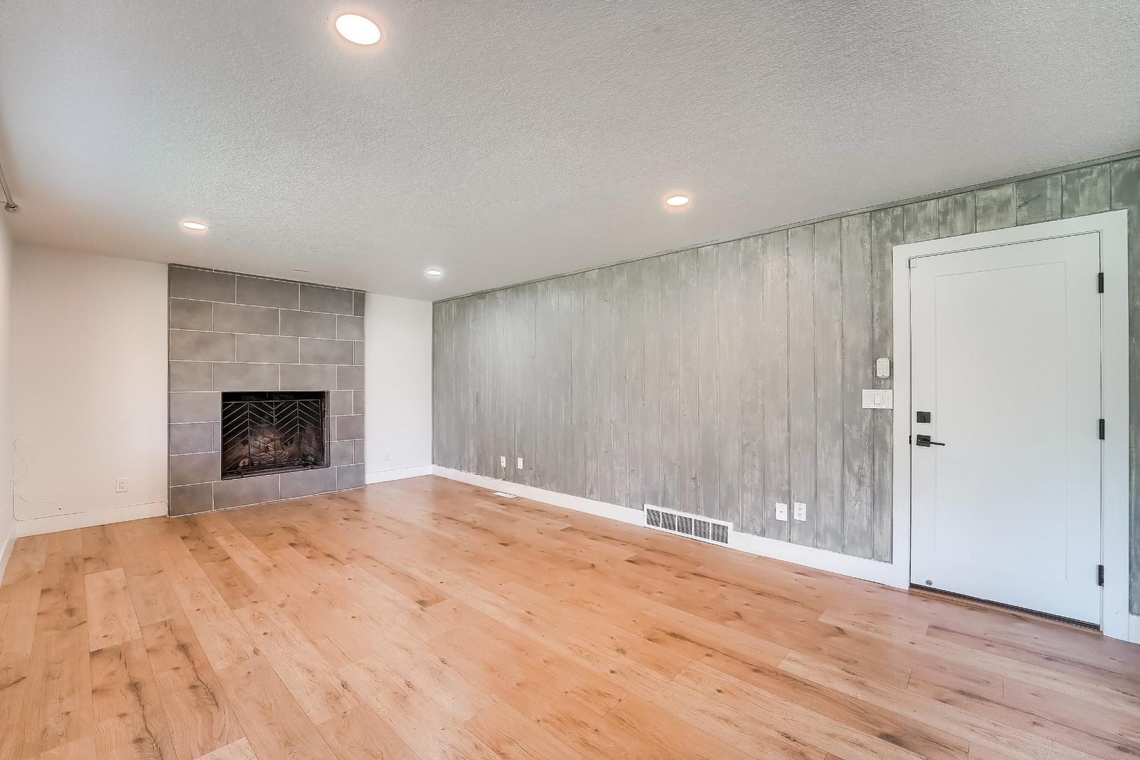 Building Photo - 9923 E Exposition Ave