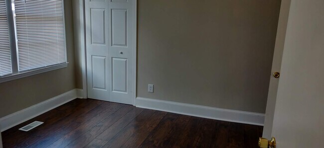 Building Photo - 509 W F Street