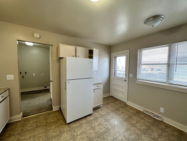 Building Photo - Townhome near Pawnee and Meridian